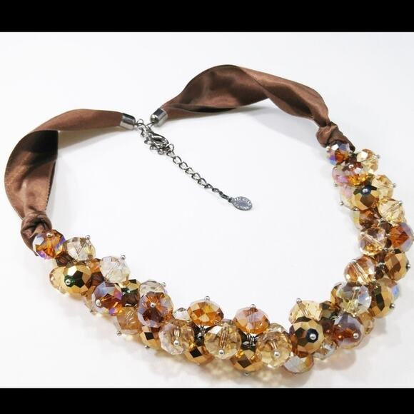 Ali Khan Crystal Topaz Faceted Bead Ribbon Necklace - 22 Inches - Picture 4 of 8